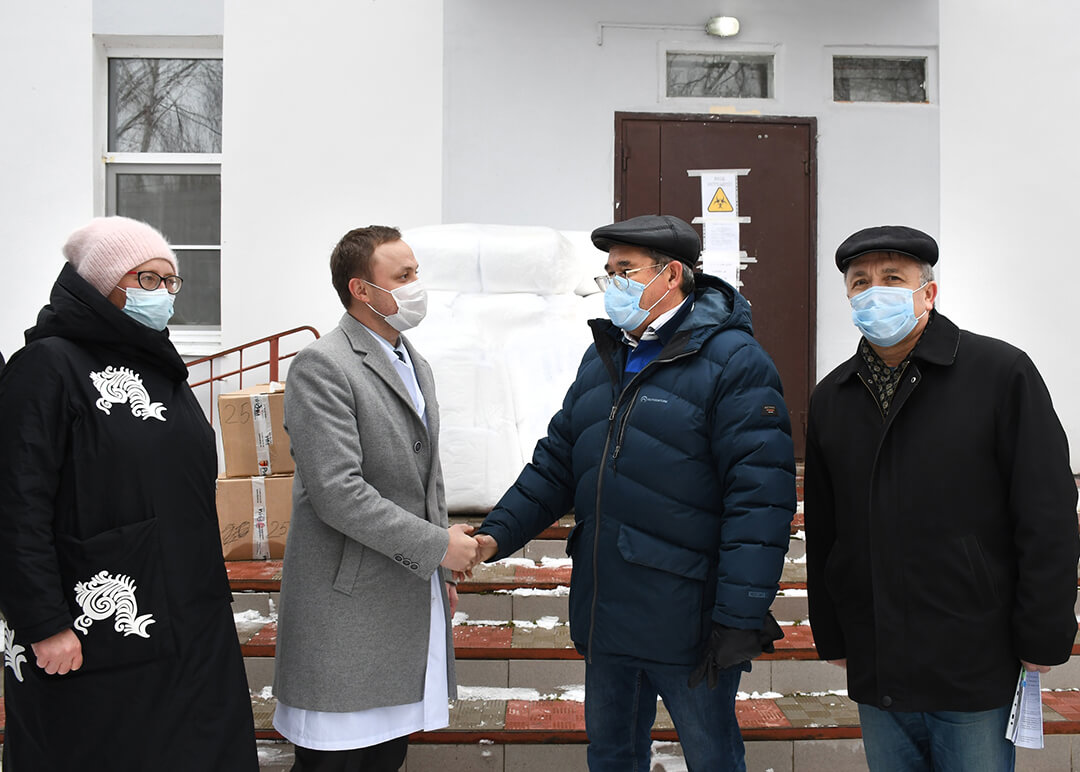 Vurnarsky zavodundan Rayon Xəstəxanasına ənənəvi yardım